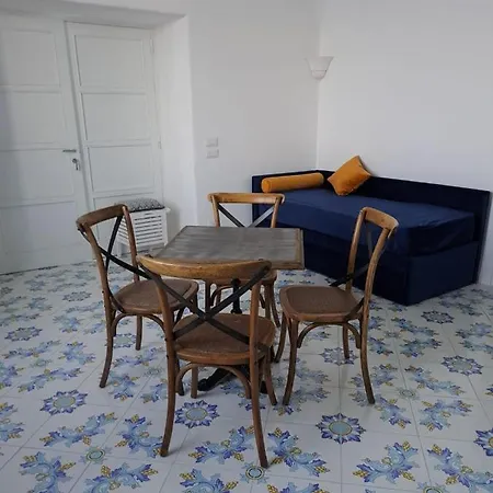 Tre Re Via Marina Grande,264 アパート